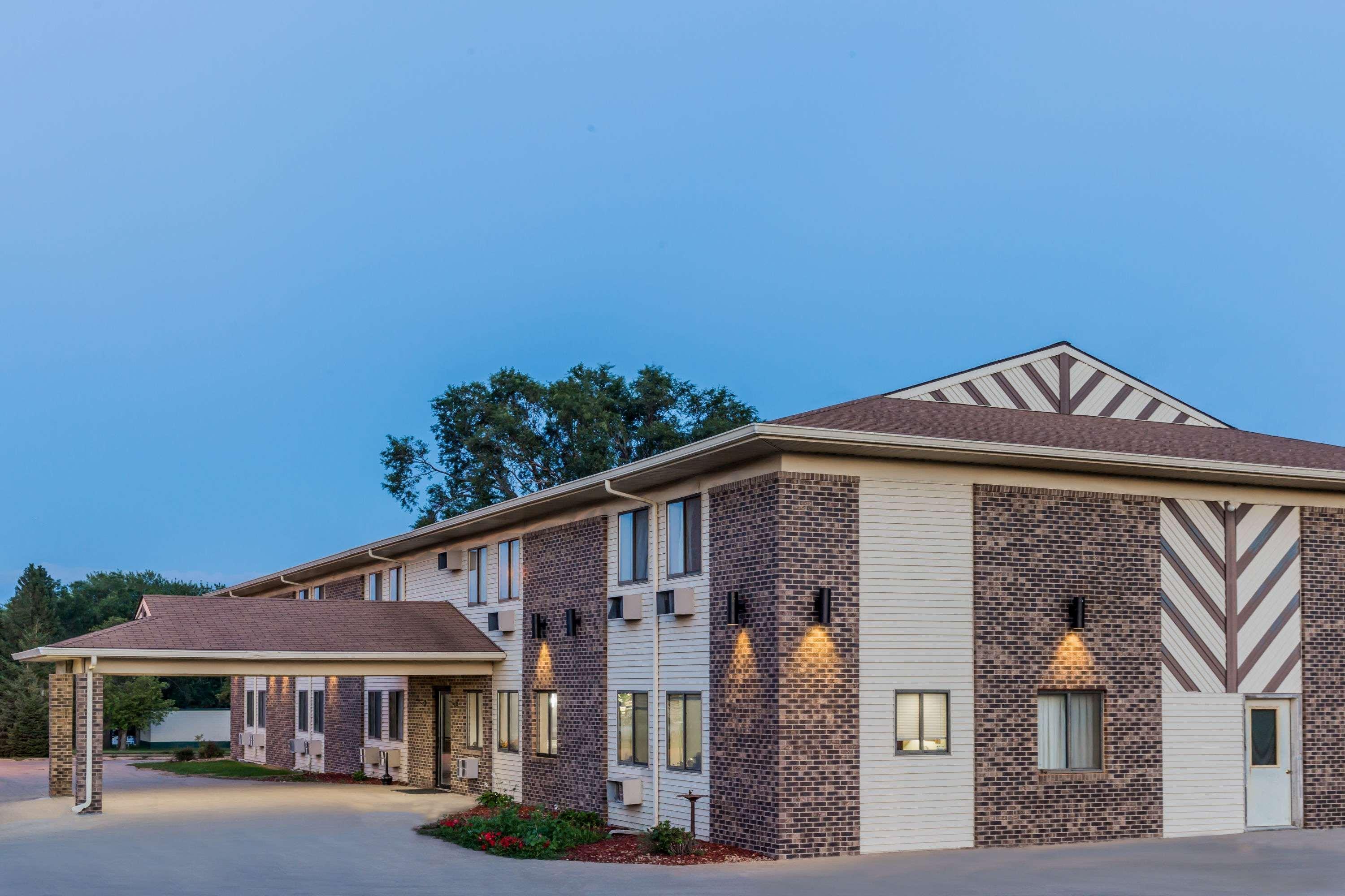 Hotel Super 8 By Wyndham Madison Exterior foto